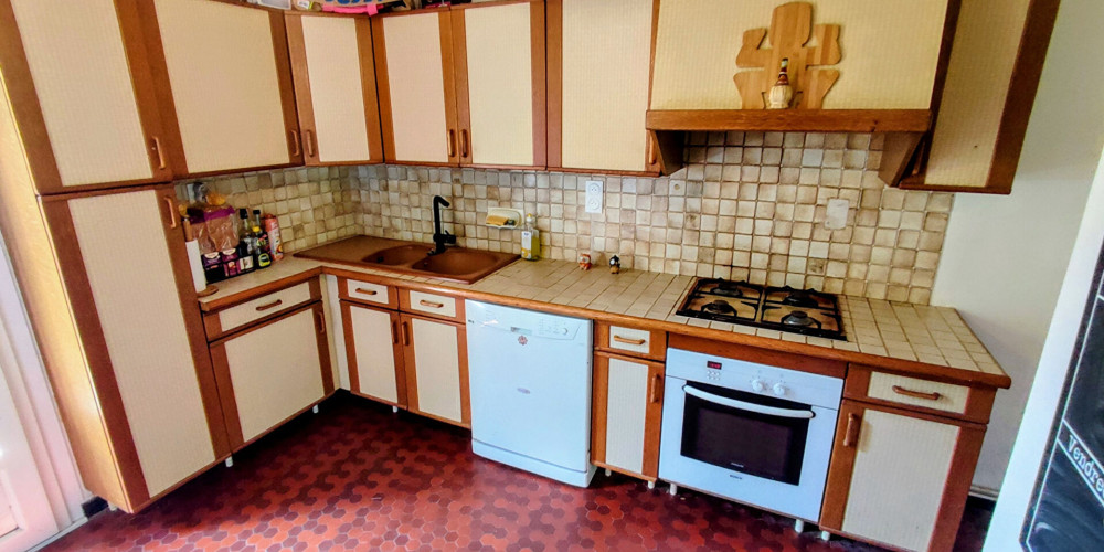 maison à ST PIERRE DU MONT (40280)